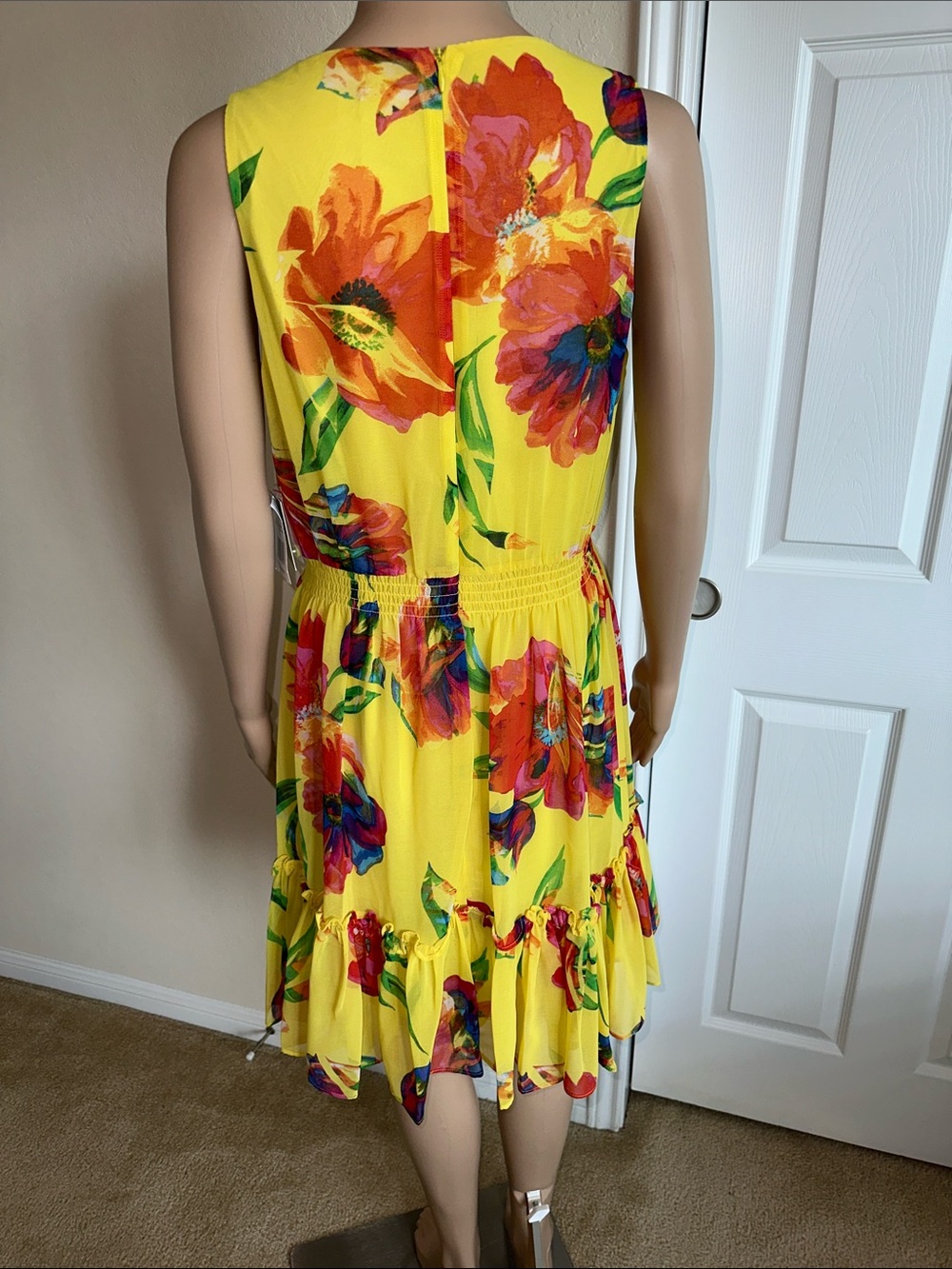 NWT Taylor Yellow Floral V-Neck Midi Dress Size 8 - Picture 3 of 14